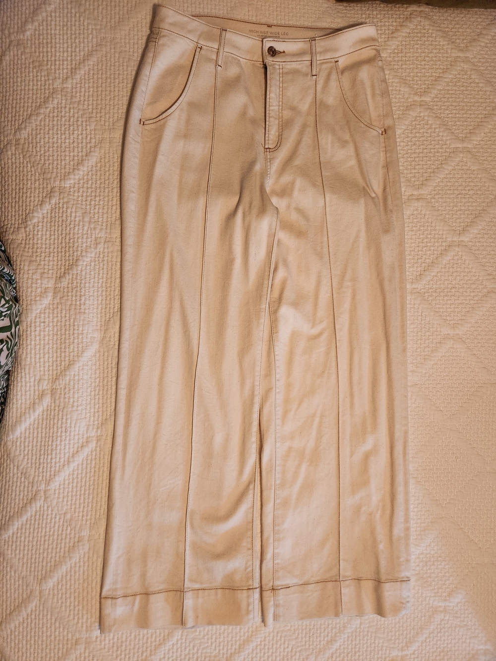 Chico's Wide Leg Flare Jeans in Light Beige/Cream